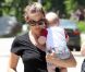 Jennifer Garner et le petit Samuel le 12 août 2012 à Los Angeles