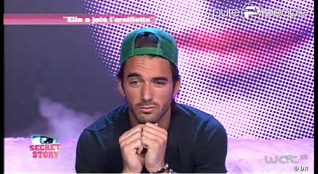 Thomas dans le confessionnal : "Elle a jeté l'oreillette" dans Secret Story 6