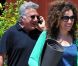 Dustin Hoffman se promène avec sa petite-fille dans les rues de Brentwood le 15 août 2012