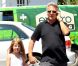 Dustin Hoffman se promène avec sa petite-fille dans les rues de Brentwood le 15 août 2012