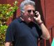 Dustin Hoffman se promène avec sa petite-fille dans les rues de Brentwood le 15 août 2012