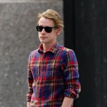Macaulay Culkin écoute de la musique à New York, le 17 août 2012