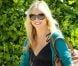 Sarah Michelle Gellar, enceinte et habillée d'un cardigan vert, d'une maxi-robe florale et de sandales, rayonne en compagnie de sa fille Charlotte, future ballerine. Studio City, le 18 août 2012.