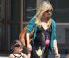 Sarah Michelle Gellar, enceinte, récupère sa ravissante ballerine Charlotte à la sortie de son cours de danse. Studio City, le 18 août 2012.