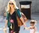 Sarah Michelle Gellar, enceinte, récupère sa ravissante ballerine Charlotte à la sortie de son cours de danse. Studio City, le 18 août 2012.