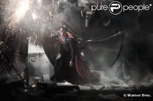 Henry Cavill dans le costume de Superman pour Man of Steel