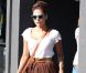 Eva Mendes, sexy et rétro à Los Angeles balade son chien le 20 août 2012