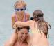  EXCLU : Peter Facinelli joue à Hawaï avec ses filles Lola, Luca et Fiona le 5 septembre 2012 