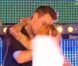 Julien et Fanny en plein bisou lors de la grande finale de Secret Story 6, vendredi 7 septembre 2012 sur TF1