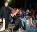 Salma Hayek reçoit des mains de Sandrine Bonnaire, un prix d'honneur lors de la cérémonie de clôture du Festival du cinéma américain de Deauville le 8 septembre 2012