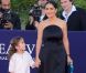 Salma Hayek et sa fille Valentina arrive à la cérémonie de clôture du Festival du cinéma américain de Deauville le 8 septembre 2012