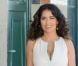 Salma Hayek pose devant la cabine de plage à son nom à Deauville, le 8 septembre 2012