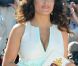 Salma Hayek pose devant la cabine de plage à son nom à Deauville, le 8 septembre 2012