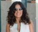 Salma Hayek pose devant la cabine de plage à son nom à Deauville, le 8 septembre 2012