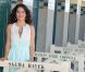Salma Hayek pose devant la cabine de plage à son nom à Deauville, le 8 septembre 2012