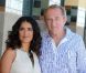 Salma Hayek pose avec son mari François-henri Pinault devant la cabine de plage à son nom à Deauville, le 8 septembre 2012