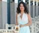 Salma Hayek pose devant la cabine de plage à son nom à Deauville, le 8 septembre 2012