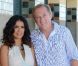 Salma Hayek pose devant la cabine de plage à son nom à Deauville, avec son mari François-Henri Pinault et leur fille Valentina, le 8 septembre 2012