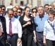 Angelina Jolie, envoyée spéciale de l'agence pour les réfugiés des Nations unies, et le chef du Haut Commissariat, Antonio Guterres, visitent un camp de réfugiés syriens en Turquie le 13 septembre 2013 : l'actrice est préoccupée par la situation des réfugiés