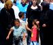 Angelina Jolie, envoyée spéciale de l'agence pour les réfugiés des Nations unies, et le chef du Haut Commissariat, Antonio Guterres, visitent un camp de réfugiés syriens en Turquie le 13 septembre 2013
