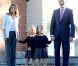 Letizia et Felipe d'Espagne accompagnent leurs fillettes Leonor et Sofía pour leur premier jour d'école, à Madrid, le 14 septembre 2012.
