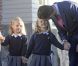 Felipe d'Espagne accompagne ses fillettes Leonor et Sofía pour leur premier jour d'école, à Madrid, le 14 septembre 2012.