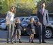Le prince et la princesse des Asturies accompagnent leurs fillettes Leonor et Sofía pour leur premier jour d'école, à Madrid, le 14 septembre 2012.