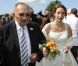  Annie et son papa posent le jour de son mariage, à Gavray, le samedi 15 septembre 2012. 