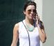  Eva Longoria, dossier et téléphone portable en mains, est surprise à l'université d'état de Californie. Northridge, le 17 septembre 2012. 