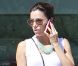  Eva Longoria, dossier et téléphone portable en mains, est surprise à l'université d'état de Californie. Northridge, le 17 septembre 2012. 