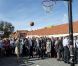 La princesse Mary, excellente nageuse mais basketteuse débutante, et le prince Frederik de Danemark étaient le 8 septembre 2012 en visite à Hinnerup et Hadsten pour les 150 ans de ces deux communes du centre du pays.