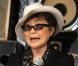 Yoko Ono remet la bourse LennonOno pour la paix aux Pussy Riot, à New York, le 21 septembre 2012.