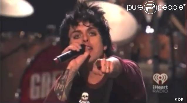 Billie Joe Armstrong de Green Day devient fou de rage au iHeartRadio Music Festival à Las Vegas le 21 septembre 2012