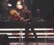 Très énervé, Billie Joe Armstrong de Green Day devient fou de rage au iHeartRadio Music Festival à Las Vegas le 21 septembre 2012