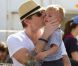 Mark McGrath, ici avec son fils Lydon en avril 2012, a épousé sa compagne Carin Kingsland le 24 septembre 2012, 18 ans après leur rencontre.