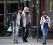 Adriana Karembeu et son compagnon André Ohanian en amoureux dans les rues de Paris le 24 septembre 2012.