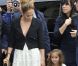 Jennifer Lopez, superbe, et sa fille Emme, arrivent lookées au défilé Chanel le 2 octobre 2012
