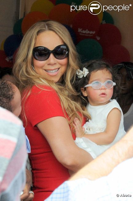 Mariah Carey et Nick Cannon, entourés de leurs jumeaux Moroccan et Monroe au parc Kuboo à Santa Monica, le samedi 6 octobre 2012.