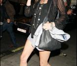 Kate Moss quitte le prestigieux Dorchester Hotel après son RDV d'affaires