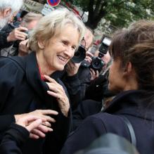 La femme de Claude Pinoteau, Birte et Sophie Marceau lors des funérailles du réalisateur Claude Pinoteau à Paris le 11 octobre 2012