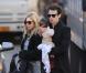Sienna Mille et Tom Sturridge, des parents hype et cools avec leur petite Marlowe. New York e 13 octobre 2012.