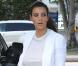 Kim Kardashian fait le plein de sa Rolls-Royce noire dans une station essence à Miami. Le 15 octobre 2012.