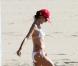 Alessandra Ambrosio, sportive, travaille sa silhouette à la plage du côté de Los Angeles. Octobre 2012