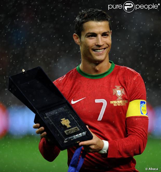 Cristiano Ronaldo célébrait sa centième sélection avec le Portugal lors du match face à l'Irlande du Nord le mardi 16 octobre 2012 à Porto (1-1) dans le cadre des qualifications à la coupe du monde 2014 au Brésil