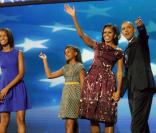 Barack Obama, sa femme Michelle et leurs filles Sasha et Malia lors de la convention nationale démocrate au Times Warner Cable Arena de Charlotte le 6 septembre 2012