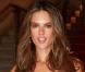 Alessandra Ambrosio, ravissante lors du vernissage de l'expo "In Your Face" de Mario Testino au Museum Of Fine Arts. Boston, le 17 octobre 2012.