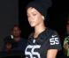 Rihanna, en maillot de foot, jogging et baskets, arrive en studio d'enregistrement à Los Angeles. Le 17 octobre 2012.