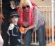 Christina Aguilera et son fils Max préparent Halloween à Los Angeles, le 14 octobre 2012.