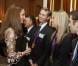 Kate Middleton, duchesse de Cambridge, Carl Hester, Charlotte Dujardin et Scott Brash lors d'une réception donnée à Buckingham Palace le 23 octobre 2012 en l'honneur des médaillés olympiques et paralympiques des Jeux olympiques de Londres