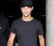 Taylor Lautner arrivant à Los Angeles le 25 octobre 2012. Il va assurer la promotion de Twilight 5